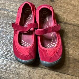 Keen women’s Mary Jane flats, size 7